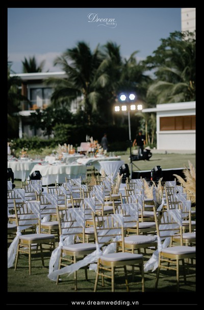 Trang trí tiệc cưới tại Melia Hồ Tràm - 11.jpg